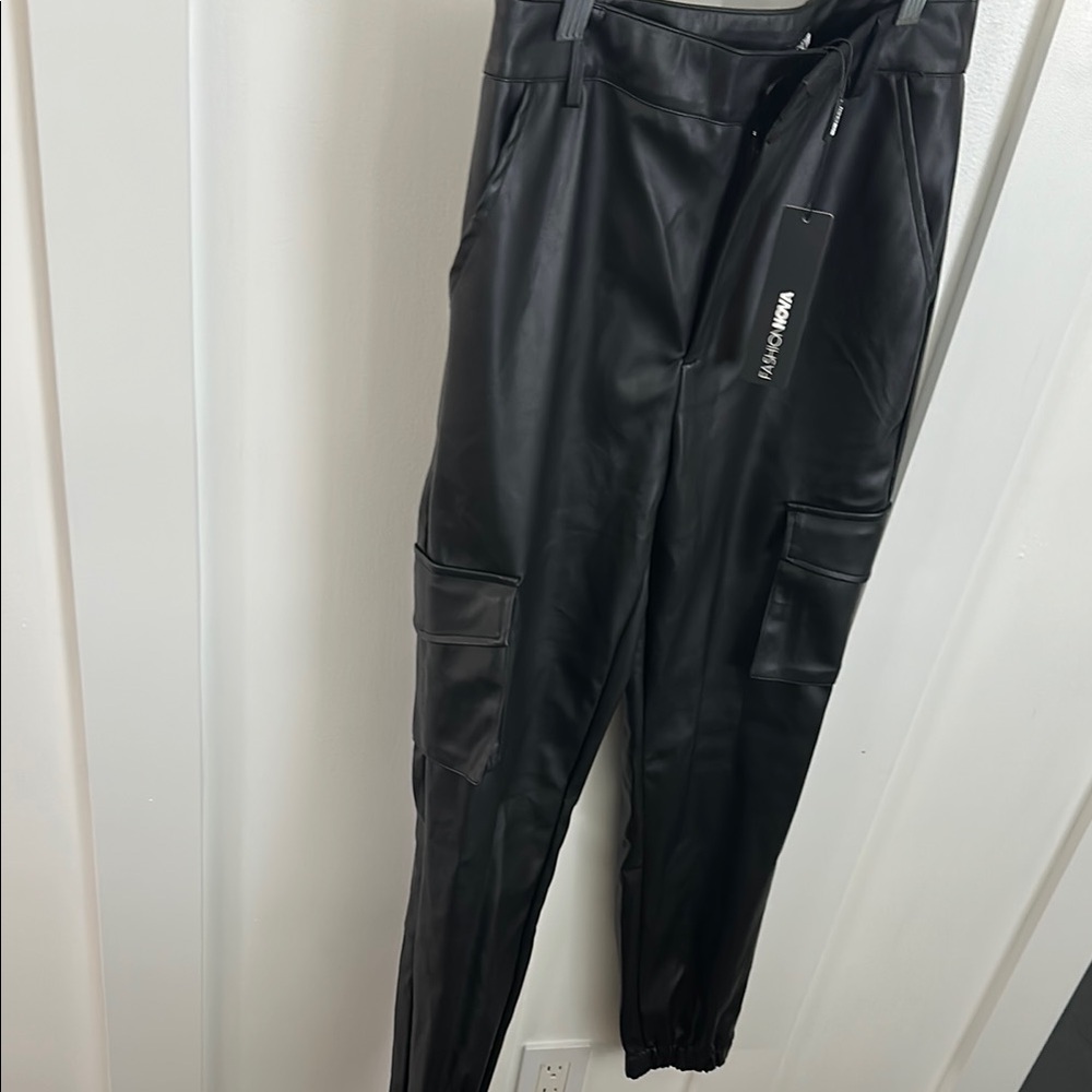 Fashion Nova Black Cropped Jogger Pants